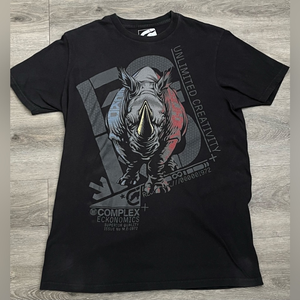 Ecko Unlimited black Graphic T shirt vintage Y2K size medium M